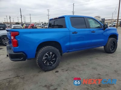 Trzecie zdjęcie samochodu z tyłu: 2025 CHEVROLET SILVERADO K1500 LT TRAIL BOSS VIN:3GCUKFEDXSG290952 - miniatura