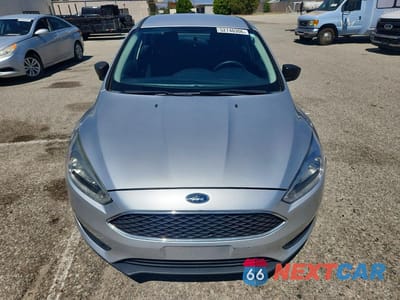 Piąte zdjęcie samochodu w środku: 2016 FORD FOCUS S VIN:1FADP3E24GL405964 - miniatura