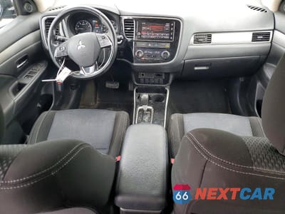 Zdjęcie 8 z 14 samochodu: 2018 MITSUBISHI OUTLANDER SE VIN:JA4AZ3A39JJ005661 - miniatura