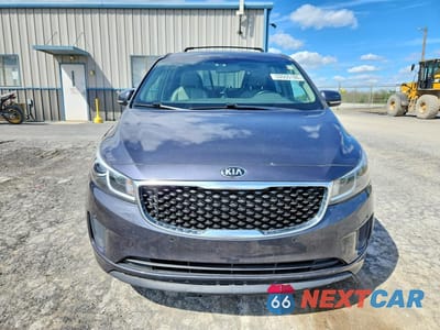 Piąte zdjęcie samochodu w środku: 2017 KIA SEDONA LX VIN:KNDMB5C19H6238712 - miniatura