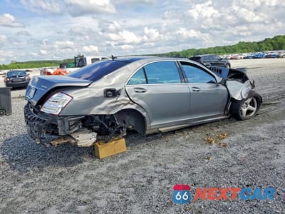 Trzecie zdjęcie samochodu z tyłu: 2012 MERCEDES-BENZ S 550 4MATIC VIN:WDDNG9EB5CA449176 - miniatura