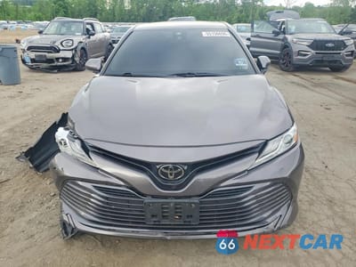 Piąte zdjęcie samochodu w środku: 2019 TOYOTA CAMRY XLE VIN:4T1B11HK6KU296764 - miniatura
