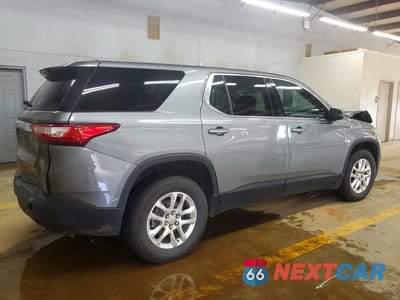 Trzecie zdjęcie samochodu z tyłu: 2019 CHEVROLET TRAVERSE LS VIN:1GNERFKW9KJ104944 - miniatura