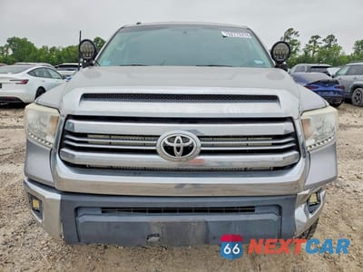 Piąte zdjęcie samochodu w środku: 2017 TOYOTA TUNDRA SR5 VIN:5TFUW5F16HX594822 - miniatura