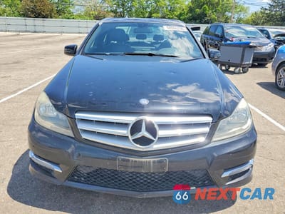 Piąte zdjęcie samochodu w środku: 2012 MERCEDES-BENZ C 250 VIN:WDDGF4HB4CR218491 - miniatura