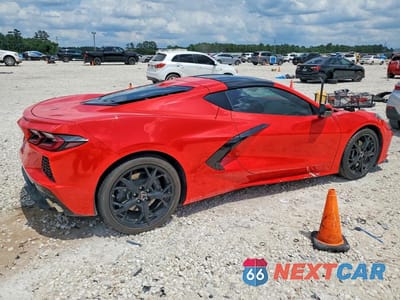 Trzecie zdjęcie samochodu z tyłu: 2022 CHEVROLET CORVETTE STINGRAY 2LT VIN:1G1YB2D40N5116632 - miniatura