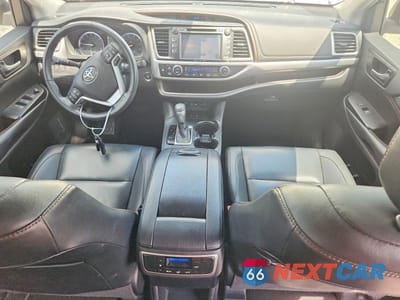 Zdjęcie 8 z 12 samochodu: 2019 TOYOTA HIGHLANDER XLE VIN:5TDJZRFH3KS998009 - miniatura