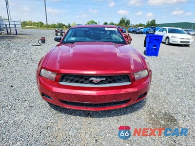 Piąte zdjęcie samochodu w środku: 2011 FORD MUSTANG VIN:1ZVBP8AM1B5133048 - miniatura