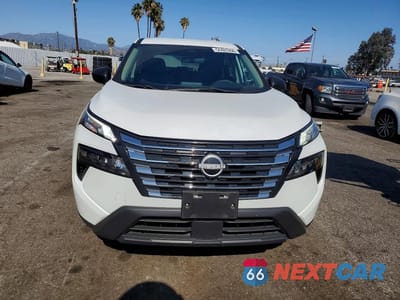 Piąte zdjęcie samochodu w środku: 2024 NISSAN ROGUE S VIN:5N1BT3AB4RC746007 - miniatura