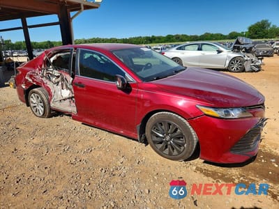 Czwarte zdjęcie samochodu z boku: 2020 TOYOTA CAMRY LE VIN:4T1C11AK4LU382073 - miniatura