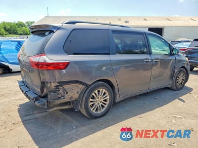 Trzecie zdjęcie samochodu z tyłu: 2017 TOYOTA SIENNA XLE 8-PASSENGER VIN:5TDYZ3DC1HS820238 - miniatura