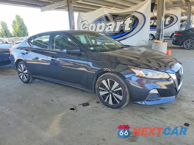 Czwarte zdjęcie samochodu z boku: 2021 NISSAN ALTIMA SV VIN:1N4BL4DV3MN326273 - miniatura