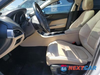 Zdjęcie 7 z 12 samochodu: 2017 JAGUAR XE PRESTIGE VIN:SAJAK4BN1HA953967 - miniatura