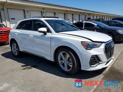 Czwarte zdjęcie samochodu z boku: 2020 AUDI Q3 PREMIUM S LINE VIN:WA1DECF38L1021676 - miniatura