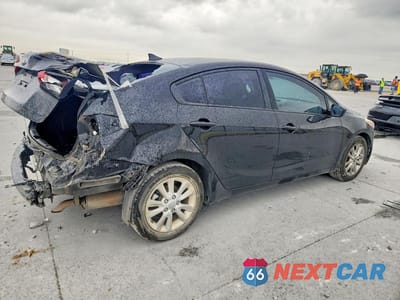 Trzecie zdjęcie samochodu z tyłu: 2017 KIA FORTE LX VIN:3KPFL4A72HE067660 - miniatura