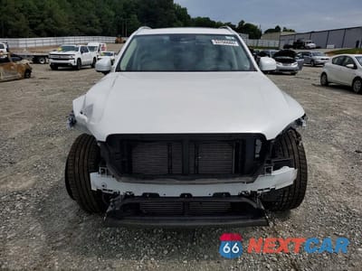 Piąte zdjęcie samochodu w środku: 2022 VOLVO XC90 T6 MOMENTUM VIN:YV4A22PK9N1830640 - miniatura