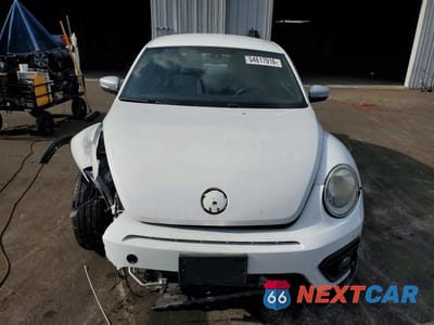 Piąte zdjęcie samochodu w środku: 2016 VOLKSWAGEN BEETLE DUNE VIN:3VWS07AT2GM622100 - miniatura