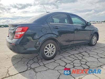 Trzecie zdjęcie samochodu z tyłu: 2018 CHEVROLET SONIC LT VIN:1G1JD5SH2J4104212 - miniatura