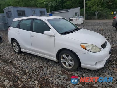 Czwarte zdjęcie samochodu z boku: 2005 TOYOTA COROLLA MATRIX XR VIN:2T1KR32E15C500576 - miniatura
