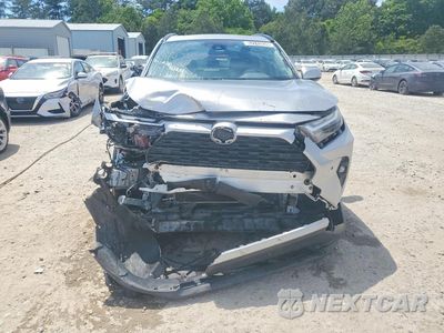 Piąte zdjęcie samochodu w środku: 2024 TOYOTA RAV4 XLE PREMIUM VIN:JTMC1RFV7RJ027091 - miniatura