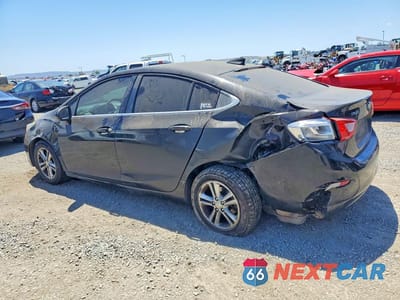 Drugie zdjęcie samochodu z przodu: 2018 CHEVROLET CRUZE LT VIN:1G1BE5SM1J7100231 - miniatura