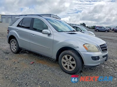 Czwarte zdjęcie samochodu z boku: 2006 MERCEDES-BENZ ML 350 VIN:4JGBB86E56A009537 - miniatura