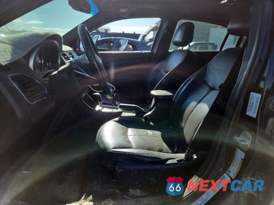 Zdjęcie 7 z 12 samochodu: 2011 CHRYSLER 200 LIMITED VIN:1C3BC2FG9BN571061 - miniatura