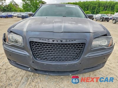 Piąte zdjęcie samochodu w środku: 2014 CHRYSLER 300 VIN:2C3CCAAG2EH336942 - miniatura