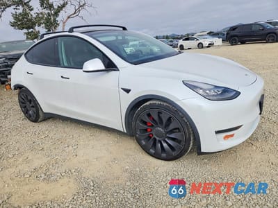 Czwarte zdjęcie samochodu z boku: 2020 TESLA MODEL Y VIN:5YJYGDEF9LF003388 - miniatura