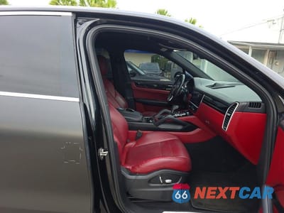 Piąte zdjęcie samochodu w środku: 2019 PORSCHE CAYENNE VIN:WP1AA2AYXKDA09414 - miniatura