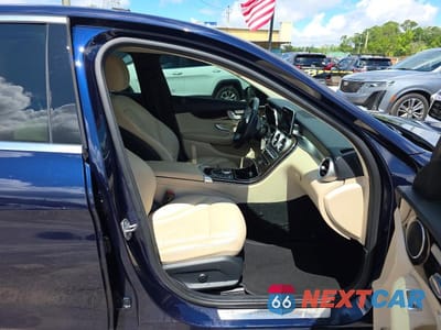 Piąte zdjęcie samochodu w środku: 2018 MERCEDES-BENZ C 300 VIN:55SWF4JB6JU236105 - miniatura