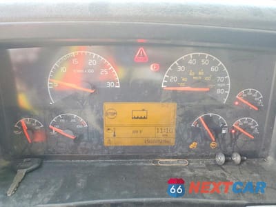 Zdjęcie 8 z 10 samochodu: 2007 VOLVO VNL SEMI TRUCK VIN:4V4NC9TG47N440704 - miniatura