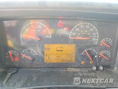 Zdjęcie 8 z 10 samochodu: 2007 VOLVO VNL SEMI TRUCK VIN:4V4NC9TG47N440704 - miniatura
