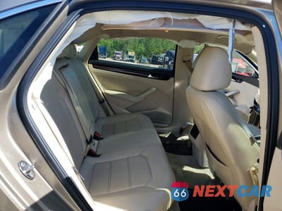 Zdjęcie 10 z 12 samochodu: 2015 VOLKSWAGEN PASSAT SE VIN:1VWBV7A33FC038743 - miniatura