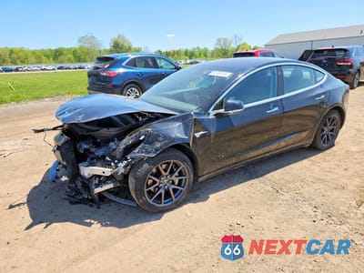 2018 TESLA MODEL 3 5YJ3E1EA8JF037693 - główne zdjęcie licytacji z USA - miniatura