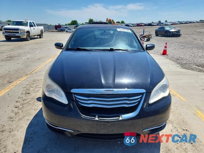 Piąte zdjęcie samochodu w środku: 2013 CHRYSLER 200 LX VIN:1C3CCBAB1DN691861 - miniatura
