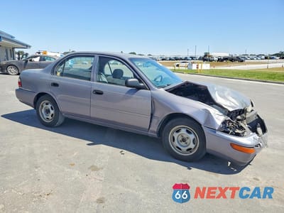 Czwarte zdjęcie samochodu z boku: 1997 TOYOTA COROLLA BASE VIN:1NXBA02E1VZ659912 - miniatura