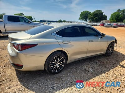 Trzecie zdjęcie samochodu z tyłu: 2024 LEXUS ES 250 BASE VIN:58AD11D18RU013550 - miniatura