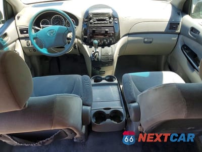 Zdjęcie 8 z 13 samochodu: 2004 TOYOTA SIENNA LE 8 PASSENGER VIN:5TDZA23C54S166622 - miniatura