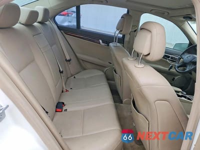 Zdjęcie 10 z 12 samochodu: 2010 MERCEDES-BENZ C 300 VIN:WDDGF5EB0AR111980 - miniatura