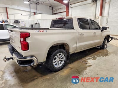 Trzecie zdjęcie samochodu z tyłu: 2026 CHEVROLET SILVERADO K1500 RST VIN:3GCUKEED6TG242411 - miniatura
