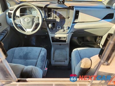 Zdjęcie 8 z 13 samochodu: 2016 TOYOTA SIENNA L 7-PASSENGER VIN:5TDZK3DC9GS756019 - miniatura