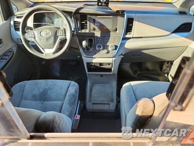Zdjęcie 8 z 13 samochodu: 2016 TOYOTA SIENNA L 7-PASSENGER VIN:5TDZK3DC9GS756019 - miniatura