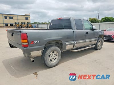 Trzecie zdjęcie samochodu z tyłu: 2002 CHEVROLET SILVERADO K1500 VIN:2GCEK19T121210133 - miniatura