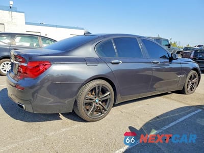 Trzecie zdjęcie samochodu z tyłu: 2013 BMW 750 I VIN:WBAYA8C59DC996681 - miniatura