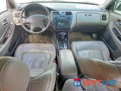 Zdjęcie 8 z 12 samochodu: 2002 HONDA ACCORD EX VIN:1HGCG16552A065670 - miniatura