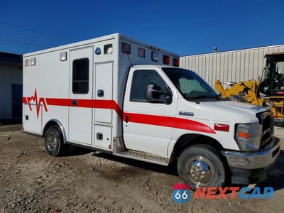Czwarte zdjęcie samochodu z boku: 2021 FORD ECONOLINE E350 SD AMBULANCE VIN:1FDWE3FN5MDC18610 - miniatura
