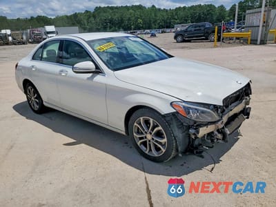 Czwarte zdjęcie samochodu z boku: 2015 MERCEDES-BENZ C 300 4MATIC VIN:55SWF4KB2FU027725 - miniatura