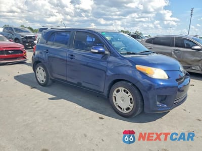 Czwarte zdjęcie samochodu z boku: 2013 SCION XD BASE VIN:JTKKUPB49D1030435 - miniatura