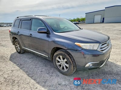 Czwarte zdjęcie samochodu z boku: 2011 TOYOTA HIGHLANDER SE VIN:5TDBK3EH4BS048314 - miniatura